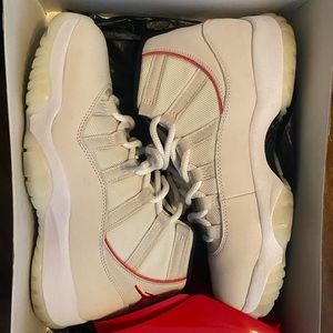 Mens Jordan 11 Platinum Tint sz 9.5